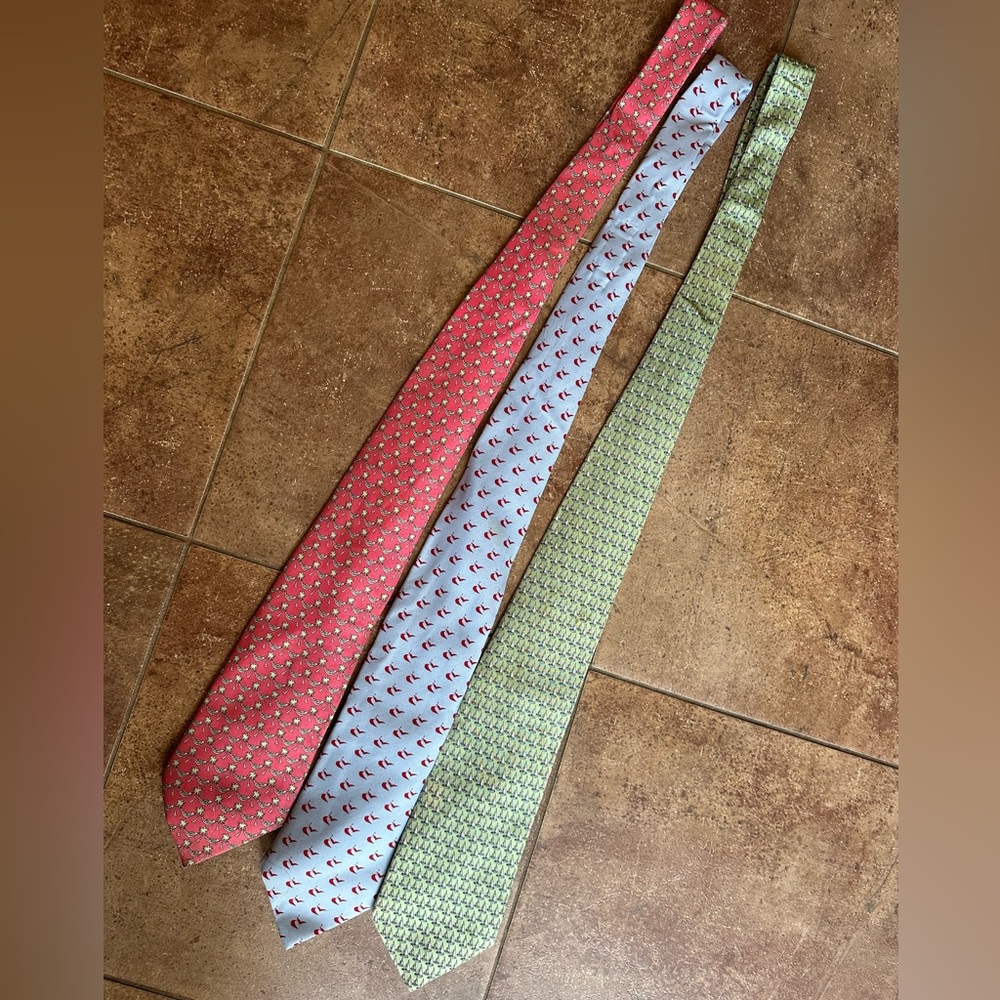 Vineyard Vines Tie pink with palm trees & 2 free blue & green w/ sailboats